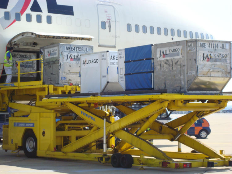 Pierde impulso el crecimiento de carga aérea: IATA